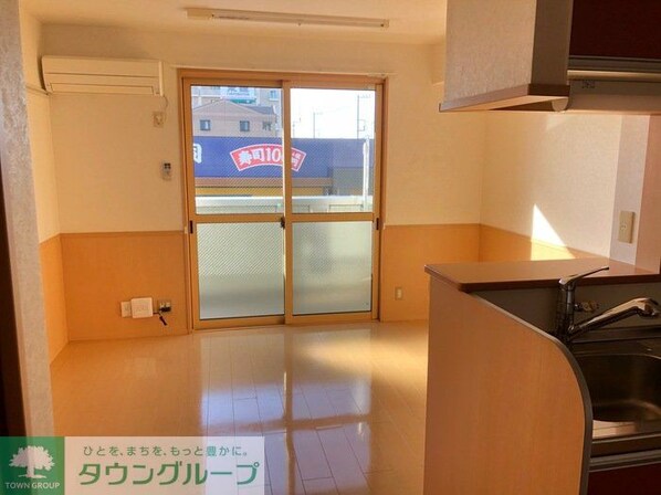 Dolly Varden IIの物件内観写真